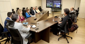 Reunião em Brasília visou garantir investimentos em pesquisa e infraestrutura, potencializando o estado como líder na produção de proteína de peixe e cultivo de frutos do mar