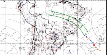 Figura 1: Zona de Convergência do Atlântico Sul (ZCAS) – símbolo em verde, na carta sinótica referente às 21h do dia 23/01/2024, no horário de Brasília.