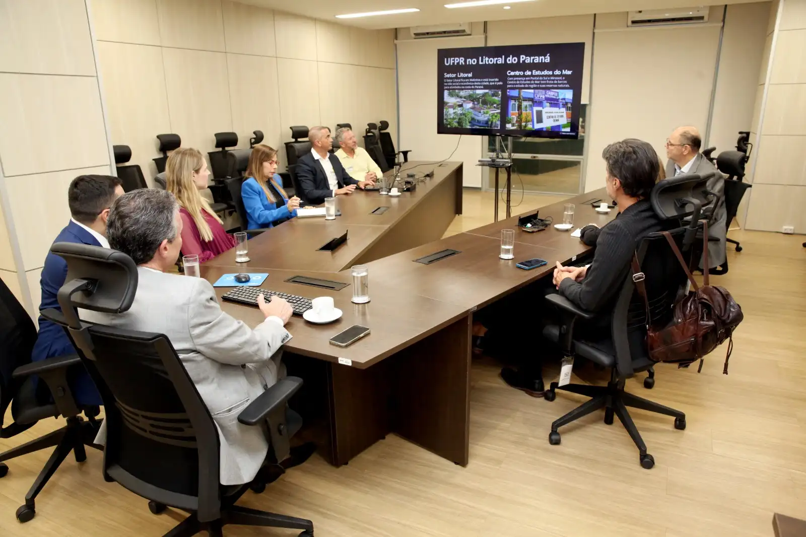 Reunião em Brasília visou garantir investimentos em pesquisa e infraestrutura, potencializando o estado como líder na produção de proteína de peixe e cultivo de frutos do mar