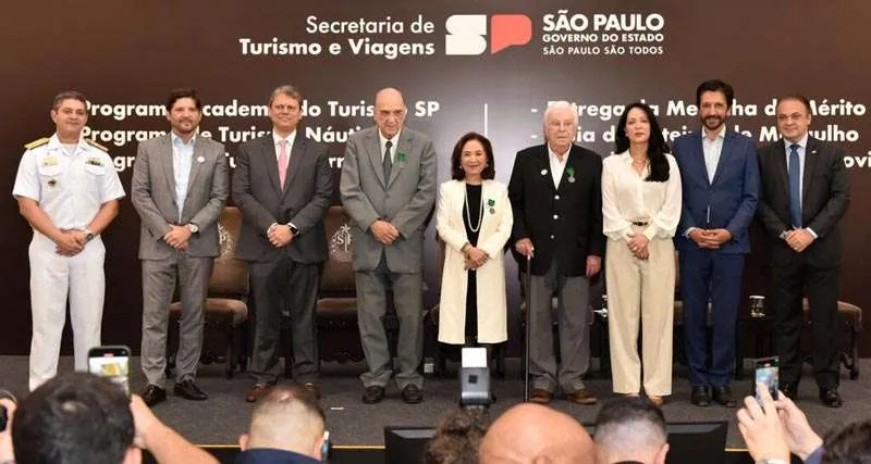 A cerimônia de lançamento dos novos programas contou com a presença de diversas autoridades