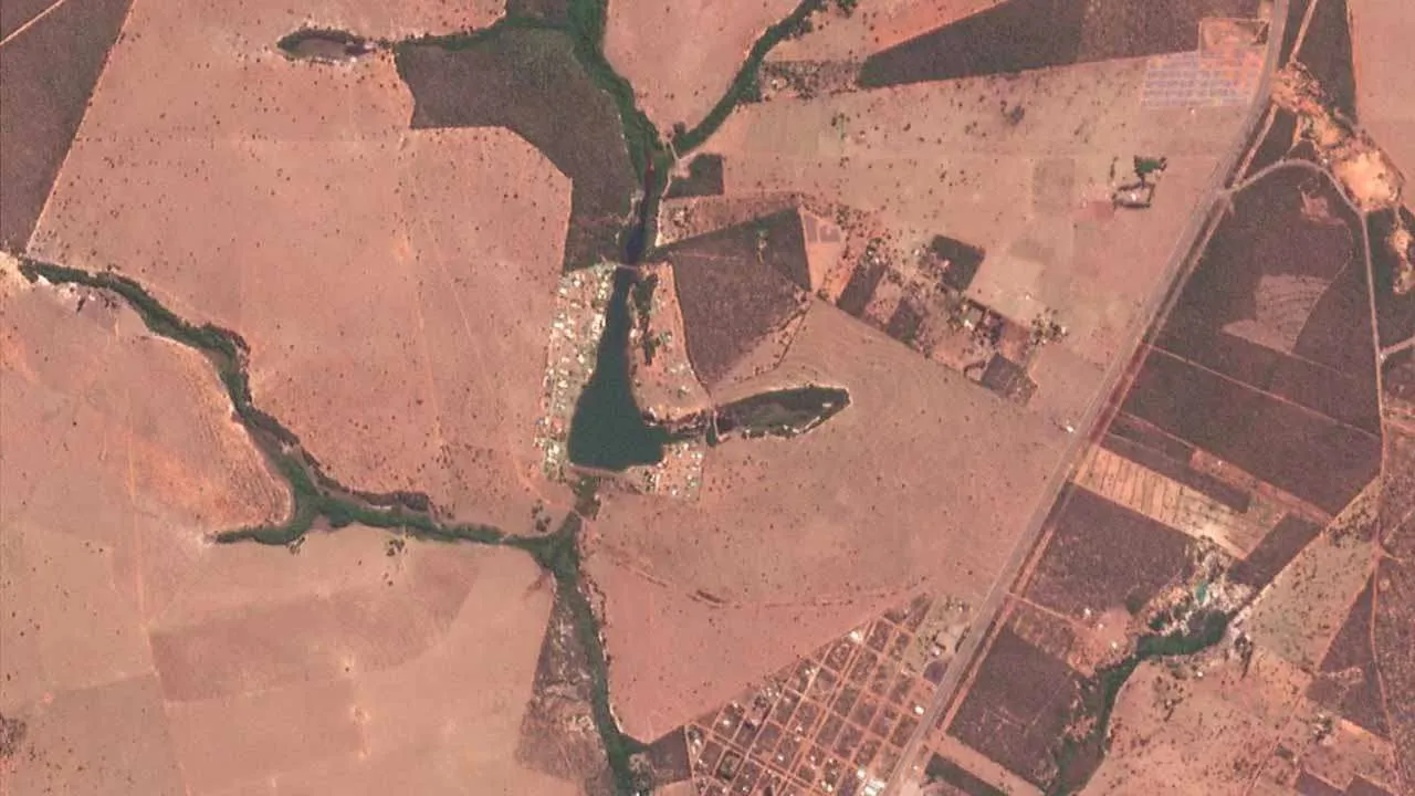 Barragem de uma represa rompeu em um condomínio de luxo em Jaraguari. Foto: SCCON / PlanetScope